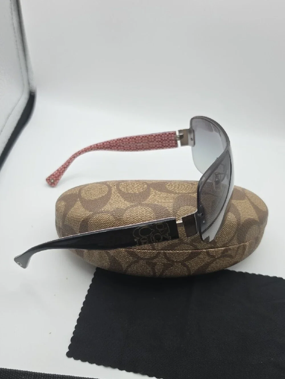 Coach Signiture Red Monogram Visor Oversized Black Women's Sunnies (GOOD/FAIR)✨️